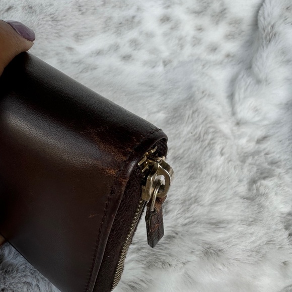 Authentic Gucci Brown Web Stripe Leather Zippy Wallet. P0076 - Picture 9 of 15